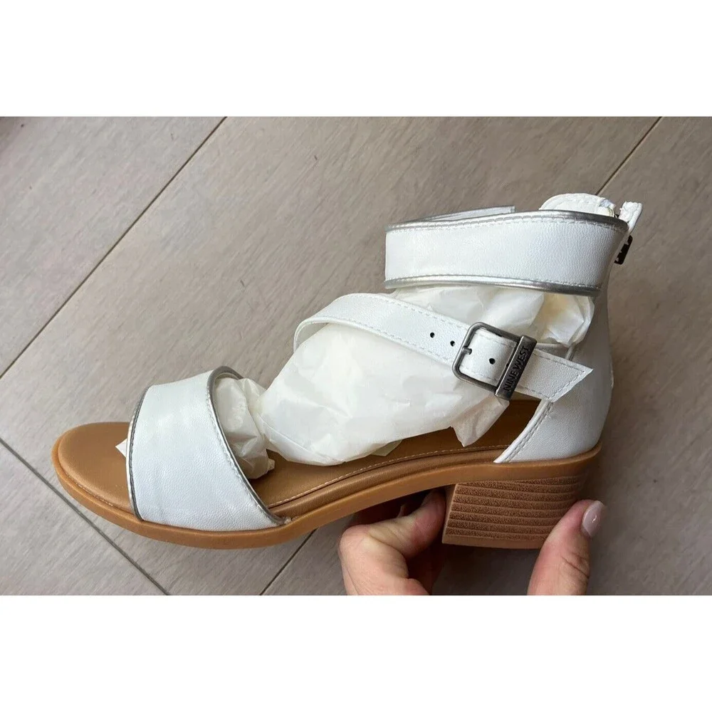 New Nine West Big Youth  Girls 4 M Chloe Sandal White Silver Low Heel